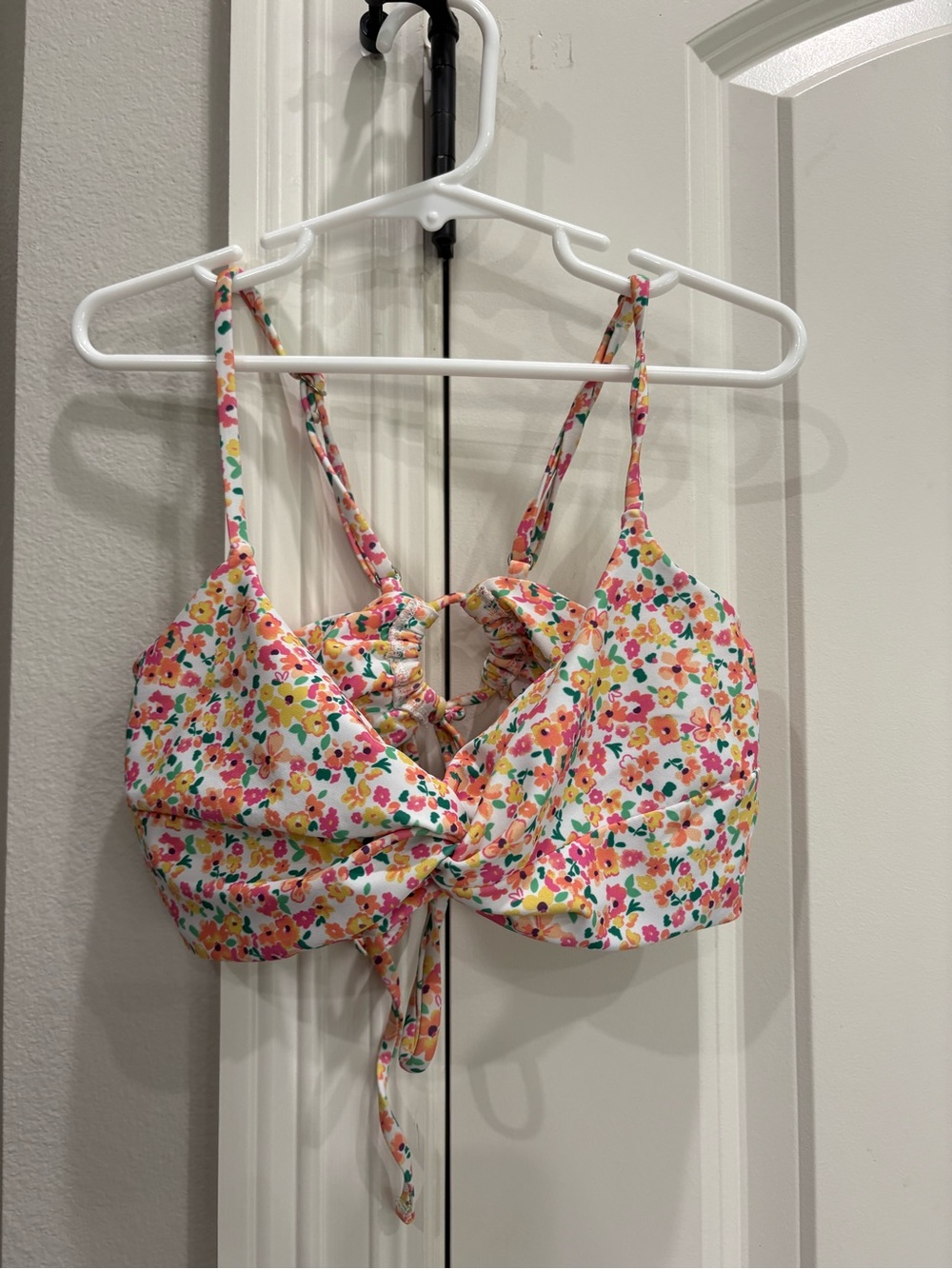 Refuge multicolor floral pattern bikini top in size medium GUC